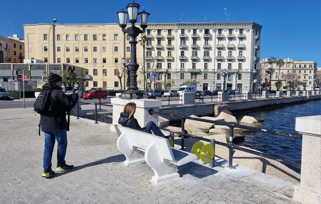 POSIZIONATE TRE COPPIE DI PEDALIERE SUL LUNGOMARE DI BARI coppie,bari