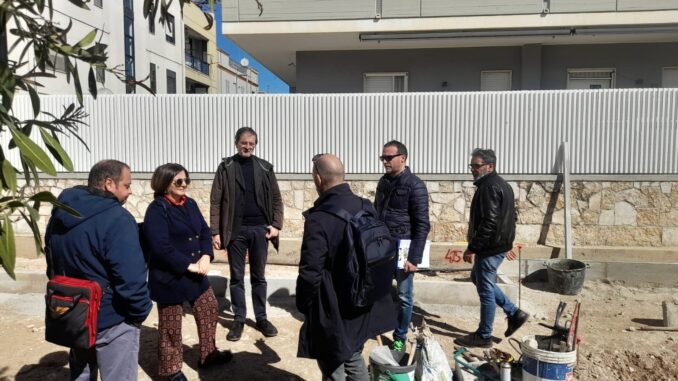 13-03-24-stamattina-il-sopralluogo-sul-cantiere-per-la-riqualificazione-della-piazzetta-tra-via-Genova-e-Pantanelli-a-Carbonara_2