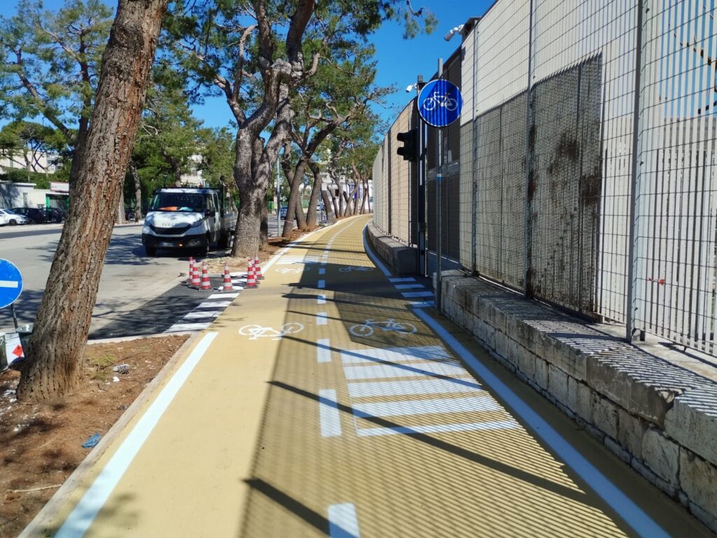 COMPLETATI I LAVORI DI MANUTENZIONE STRAORDINARIA DELLA PISTA CICLABILE CHE COLLEGA IL VARCO DELLA VITTORIA AL CUS lavori