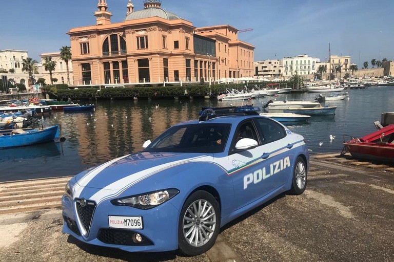 Bari: attività di prevenzione della Polizia di Stato, controlli della Polizia Stradale per prevenire e contrastare il fenomeno della guida in stato di ebbrezza e dopo aver fatto uso di sostanze stupefacenti o psicotrope polizia