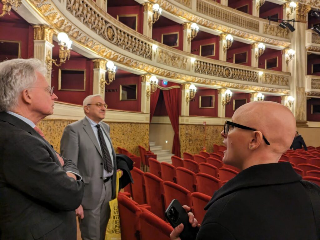 IL VICESINDACO EUGENIO DI SCIASCIO A COLLOQUIO CON L'AMBASCIATORE TEDESCO HANS-DIETER LUCAS A PALAZZO DI CITTÀ