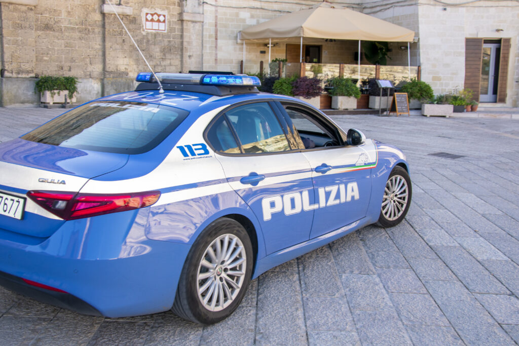 Matera: sottraggono a un’anziana donna il trolley per la spesa, arrestati dalla Polizia di Stato due uomini. matera,anziana