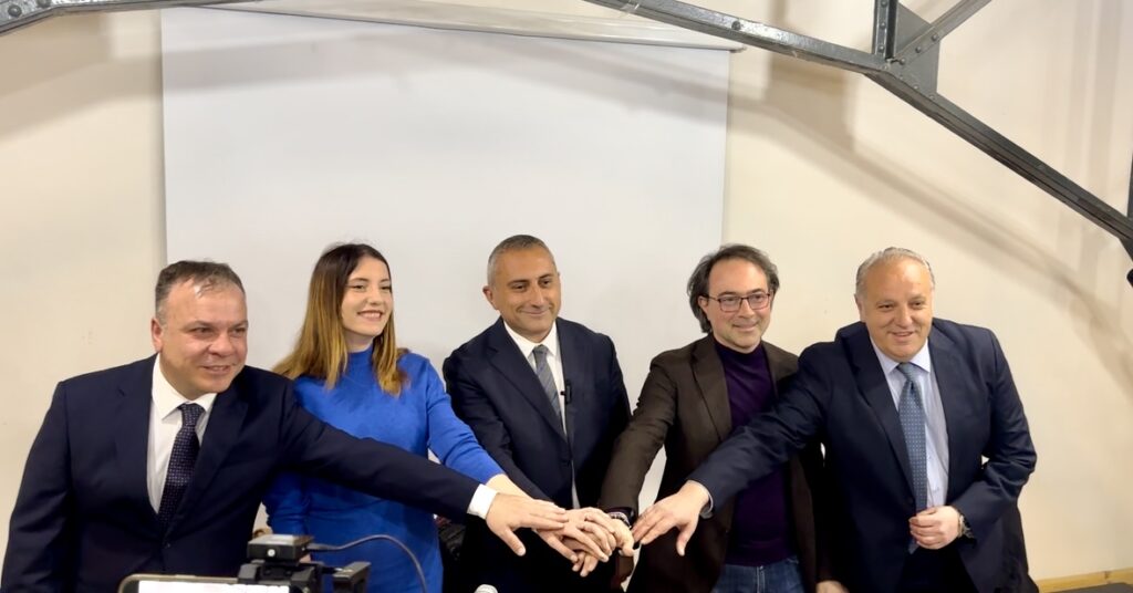 Un confronto pubblico con il presidente Vito Bardi. bardi