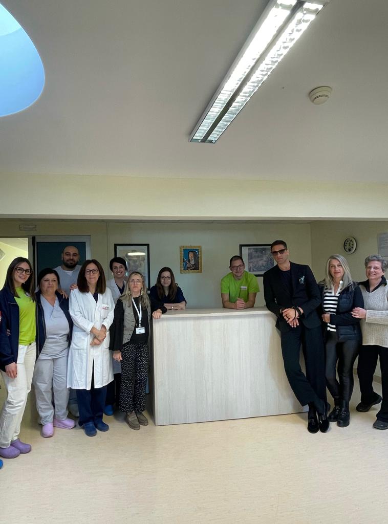 Taranto, 8 aprile 2024 – Donato un nuovo banco reception per l’oncologia del San Pio di Castellaneta. banco,castellaneta