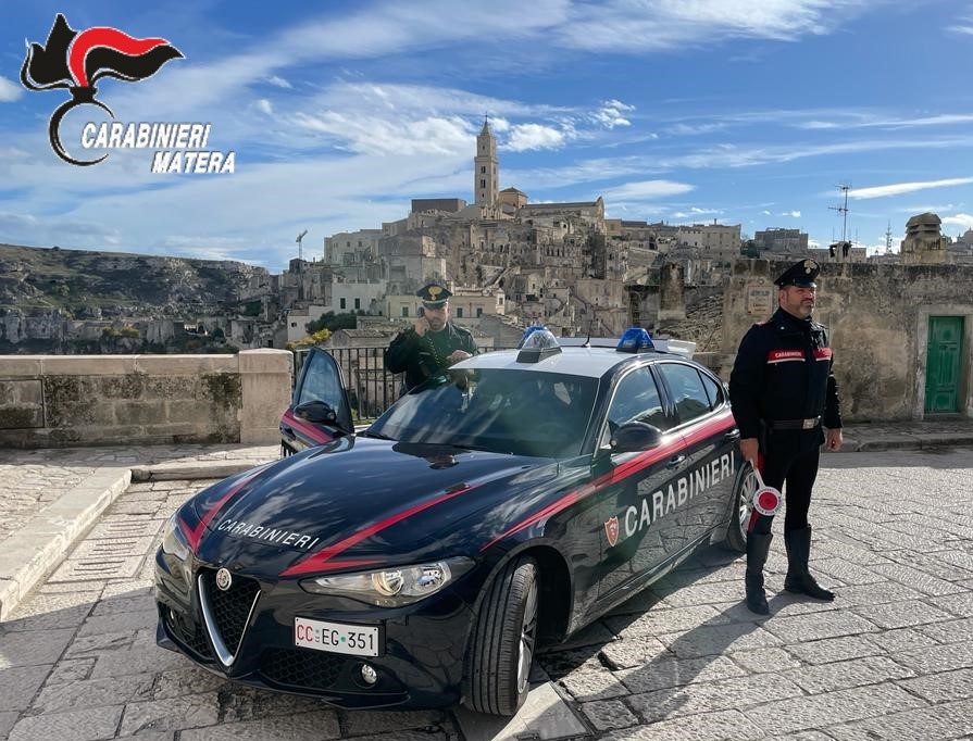 MATERA : MINACCE AI GENITORI PER ESTORCERE DENARO. 43ENNE ARRESTATO DAI CARABINIERI. genitori,carabinieri