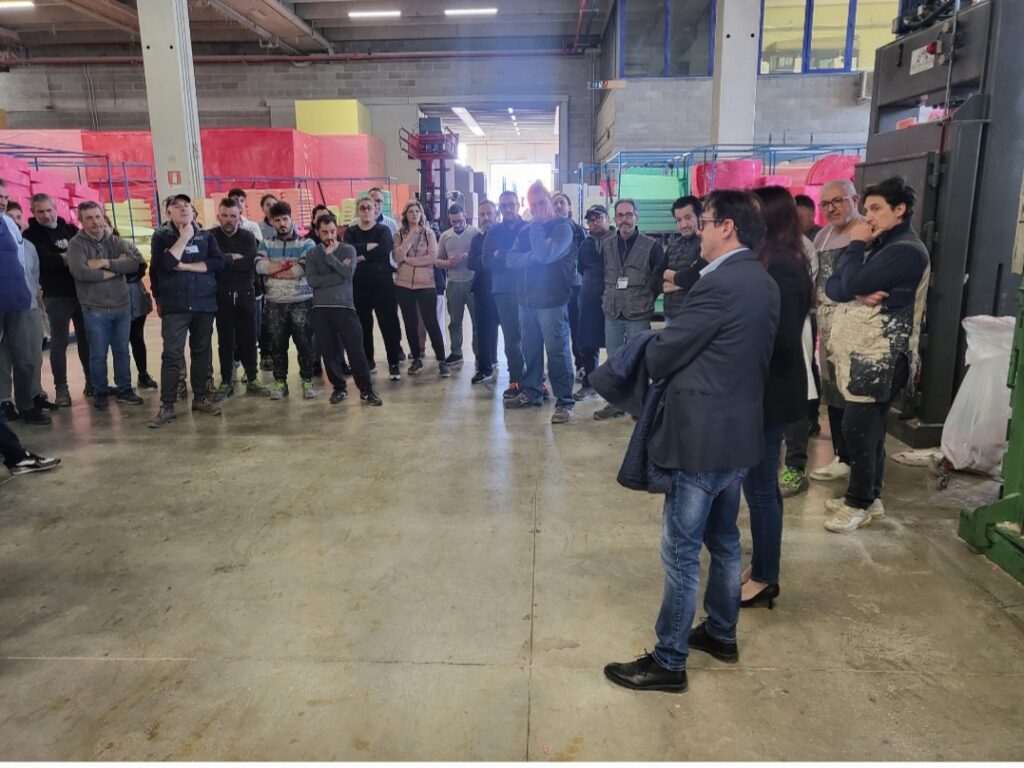 Il candidato consigliere del Pd alla Regione Basilicata Francesco Mancini ha incontrato circa 100 dipendenti delle aziende del mobile imbottito. regione,mobile