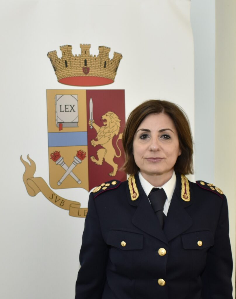 Il Questore di Matera Emma Ivagnes ha accolto il Vice Questore della Polizia di Stato Elena Raggio, assegnata alla Divisione Polizia Anticrimine. matera,questura