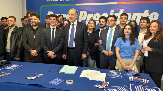 foto-candidato-presidente-Vito-Bardi-insieme-ai-giovani