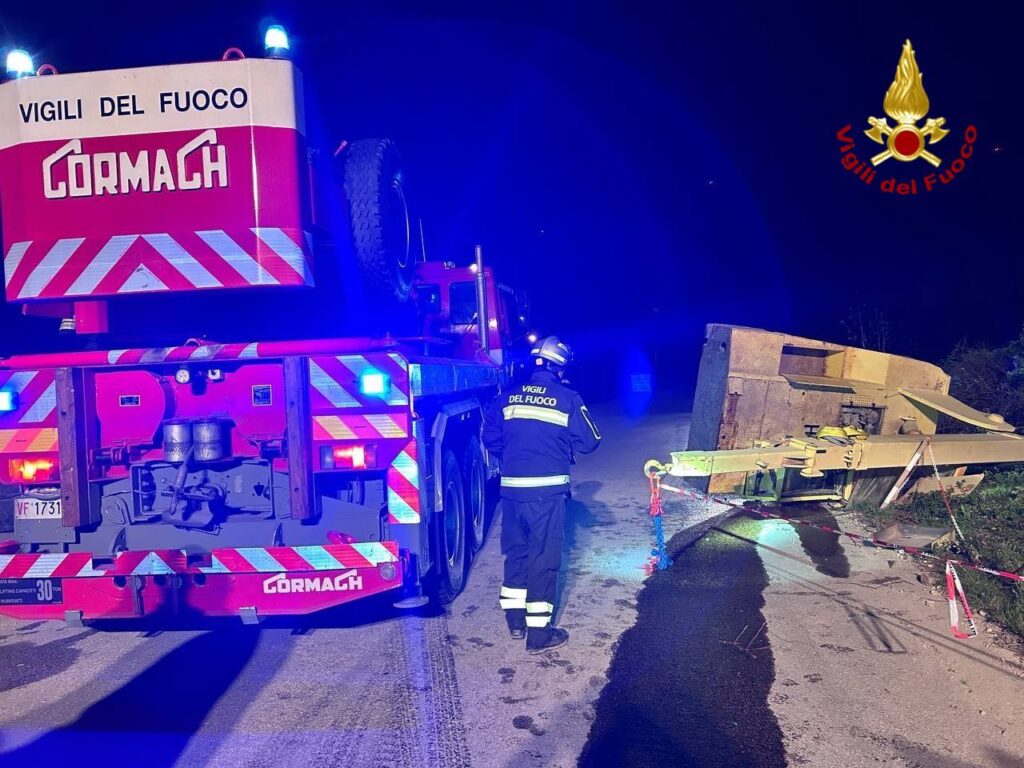 Incidente con autogrù -Pescopagano(PZ) incidente,pecopagano