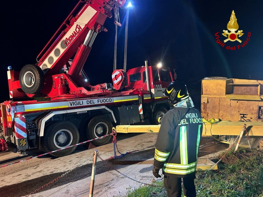 Incidente con autogrù -Pescopagano(PZ) incidente,pecopagano