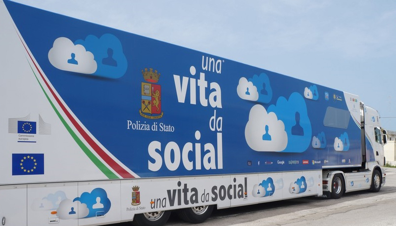 POLIZIA DI STATO - A MATERA IL TRUCK DELLA POLIZIA DI STATO matera