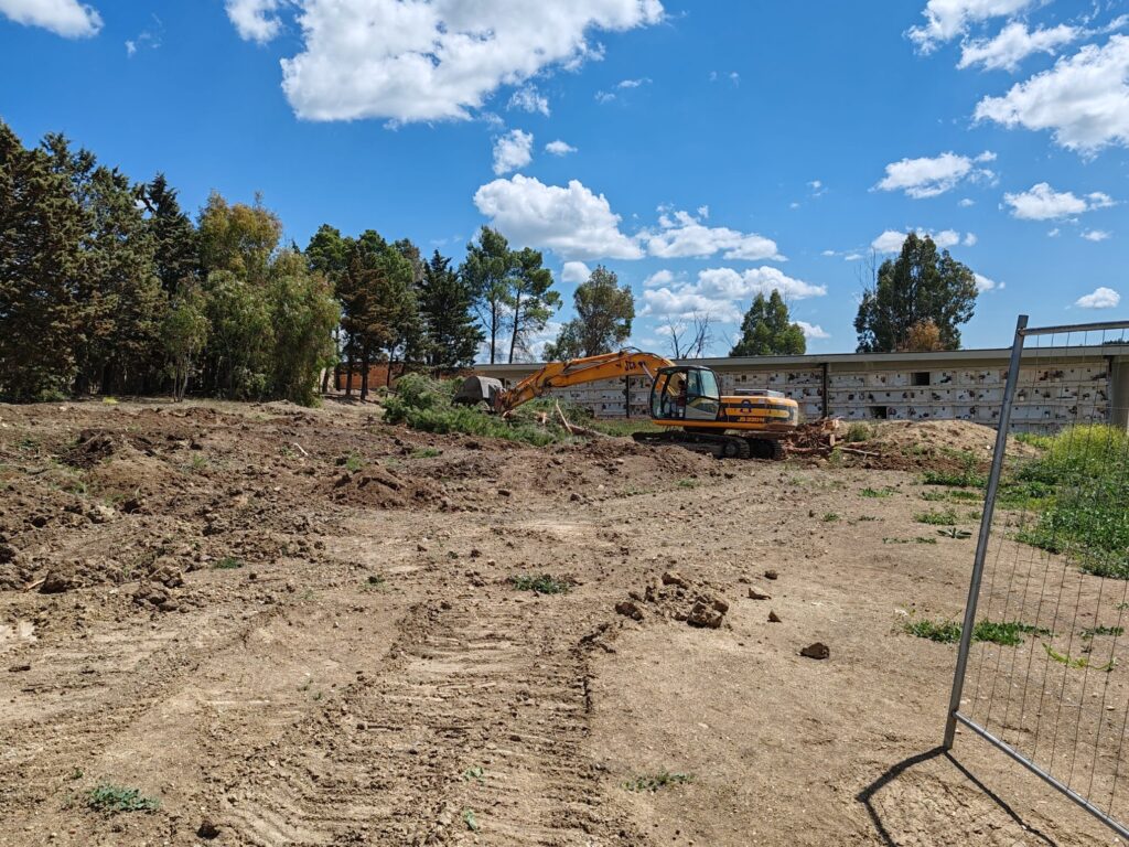 Lavori per la realizzazione del campo di inumazione nel cimitero comunale di Matera lavori