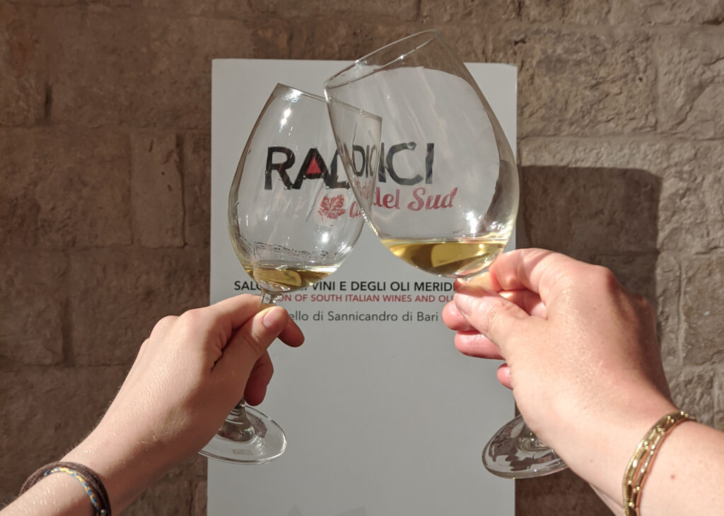 I MIGLIORI VINI MERIDIONALI SARANNO PREMIATI NELLA XIX EDIZIONE DI RADICI DEL SUD APPUNTAMENTO IL 10 GIUGNO NEL CASTELLO DI SANNICANDRO DI BARI