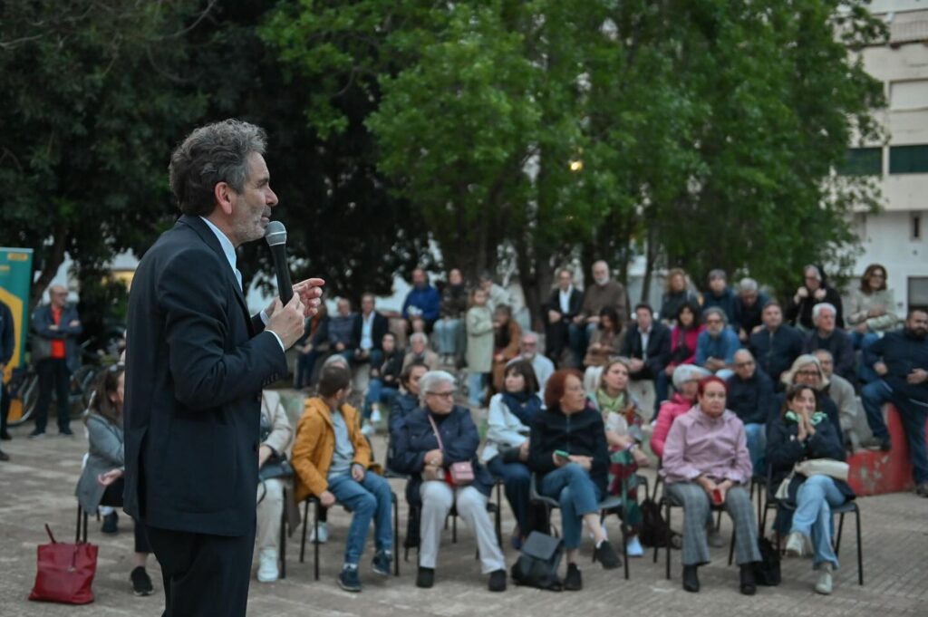 Venerdì 10 maggio alle ore 20 Carlo Salvemini terrà un incontro pubblico con i cittadini a Parco Corvaglia. terra
