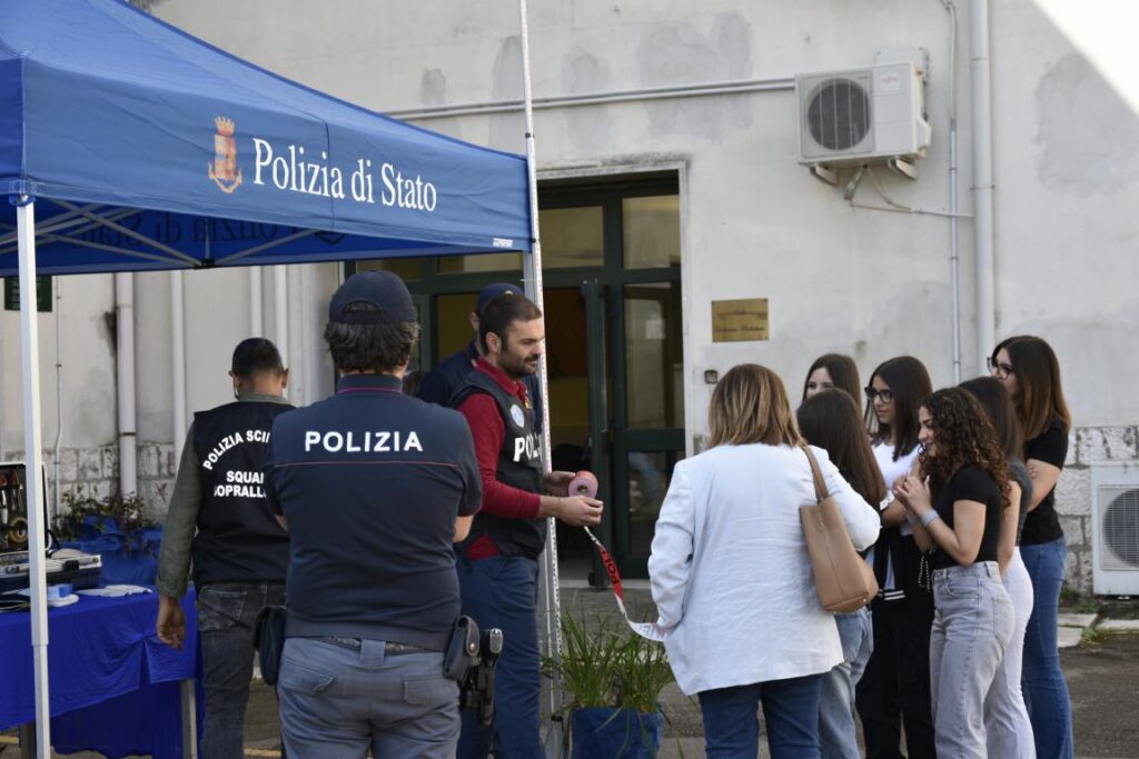 Matera: premiati gli studenti vincitori del progetto PretenDiamo Legalità, promosso da Polizia di Stato e Ministero dell’Istruzione e del Merito matera