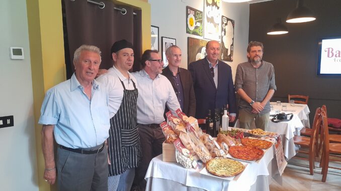 05-Alcuni-partecipanti-alla-presentazione