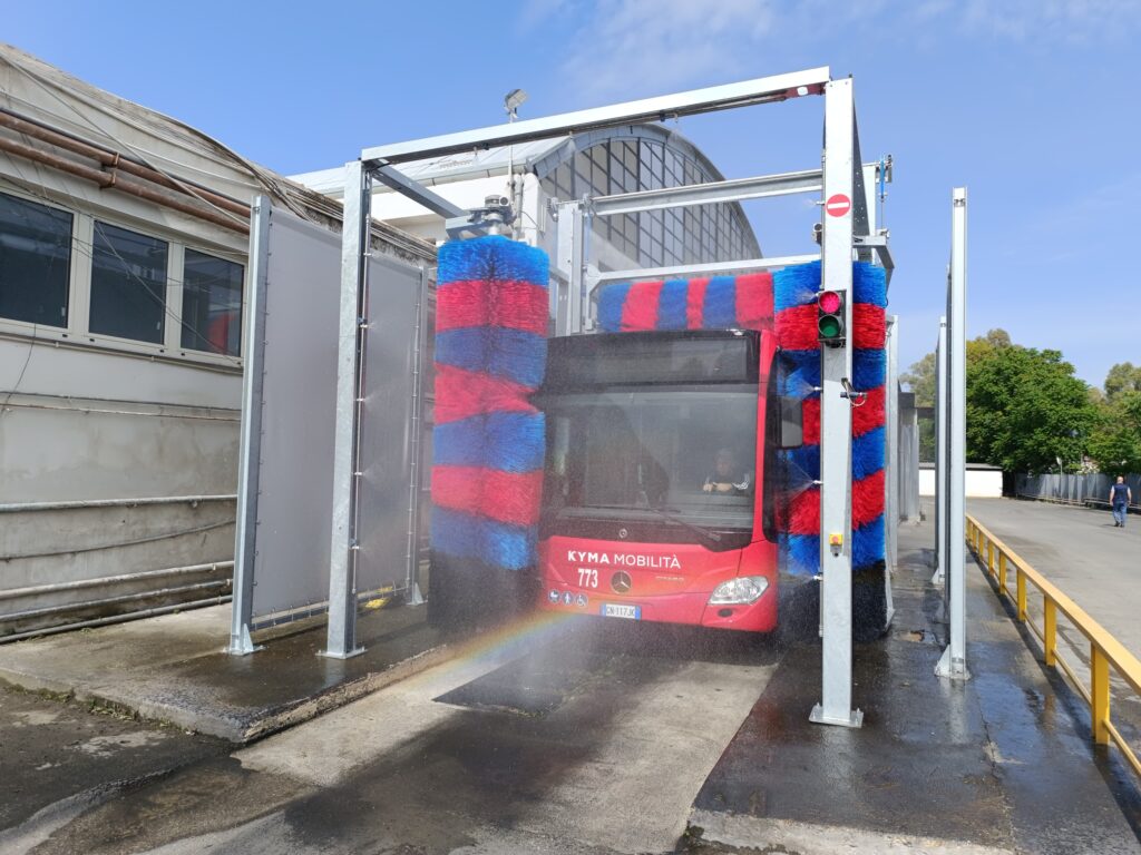PUNTUALITA’ DELLE CORSE E LAVAGGIO AUTOMATIZZATO DEI BUS PER UN TRASPORTO PUBBLICO SEMPRE PIU’ ALL’AVANGUARDIA lavaggio