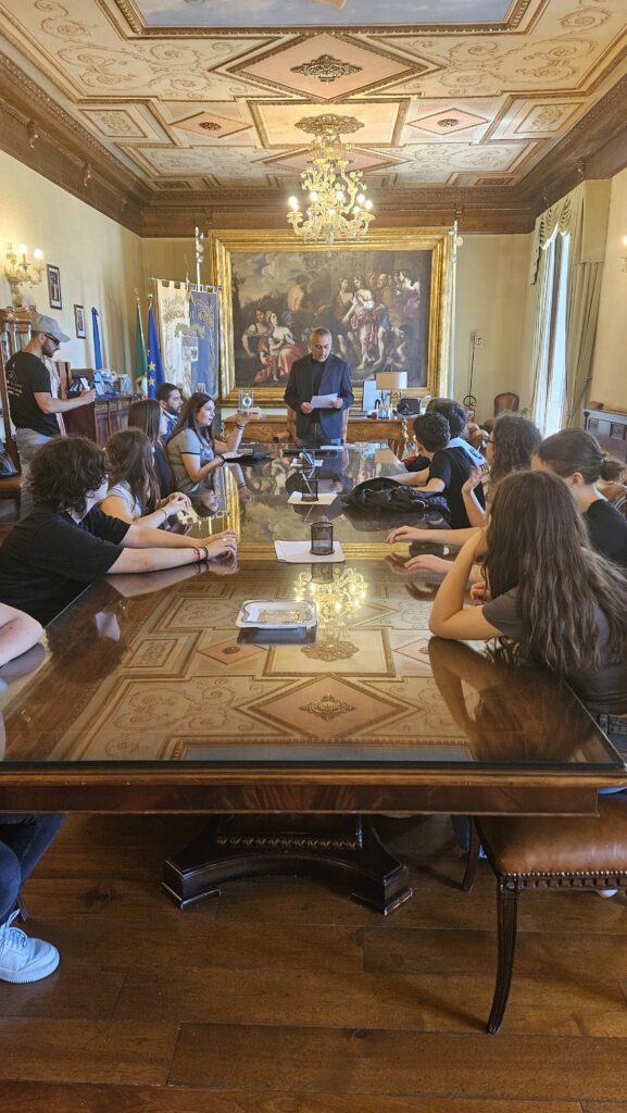 Caccia al tesoro per i 90 anni della biblioteca Stigliani organizzata dalla Provincia di Matera: entusiasmo alle stelle per gli alunni del liceo Duni. caccia,tesoro