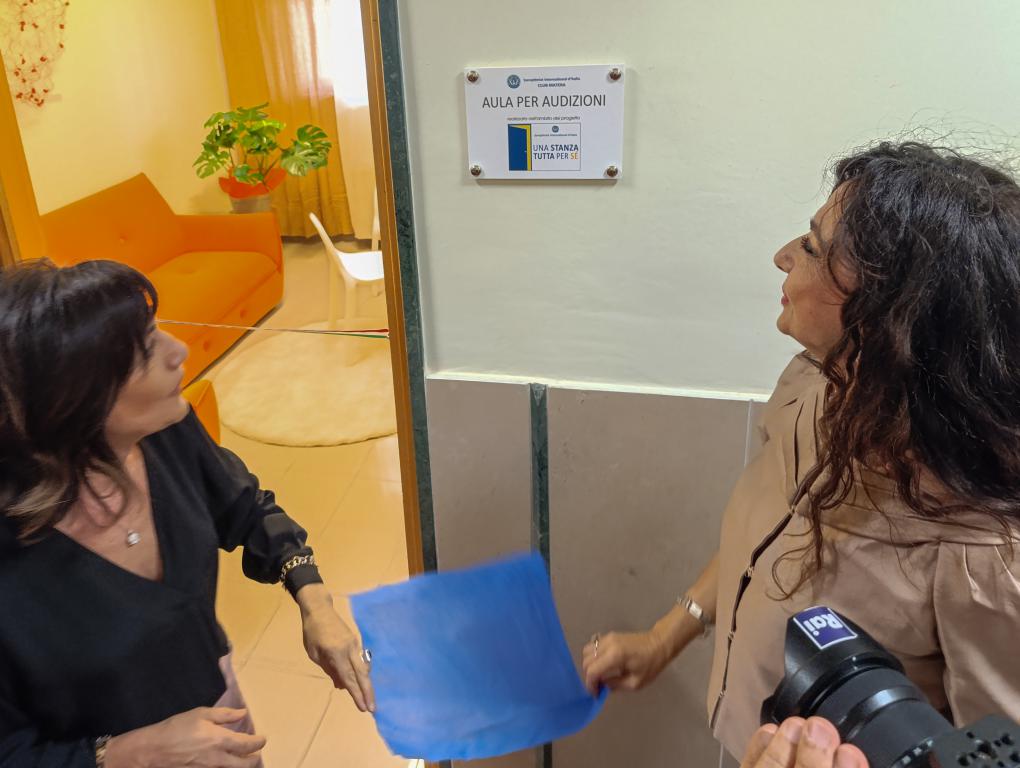 LA POLIZIA DI STATO INAUGURA A MATERA "UNA STANZA TUTTA PER SE’" matera