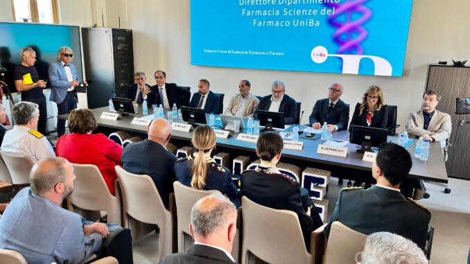 CONFERENZA-STAMPA-FACOLTA-DI-FARMACIA