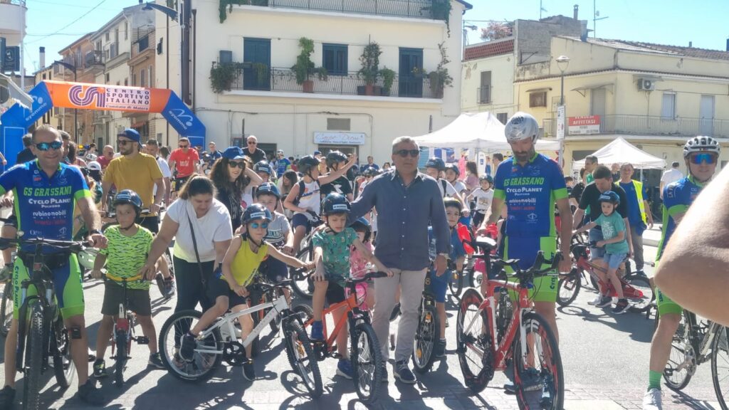 CENTRO SPORTIVO ITALIANO E GRUPPO SPORTIVO GRASSANO PORTANO IL CICLISMO PER GRANDI E PICCINI A GRASSANO