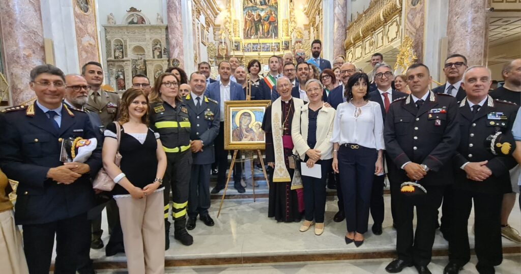 Donato dalla Rete Associativa Ente Pro Loco Italiane un dipinto alla Madonna della Bruna di Matera madonna