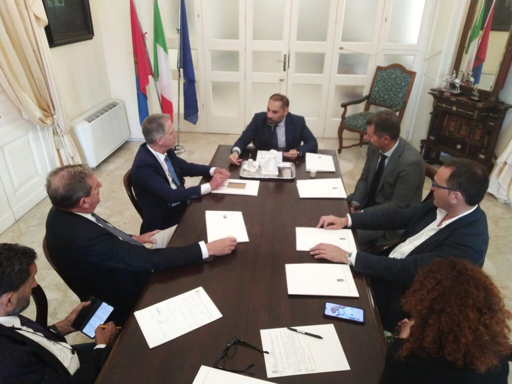 Melucci: "Spegniamo l'area a caldo al 2030: la svolta è impegnativa, ma ancora possibile. Ora Governo e Regione garantiscano la comunità ionica per la fase successiva alla gara per l'assegnazione dei compendi aziendali." melucci,comunita