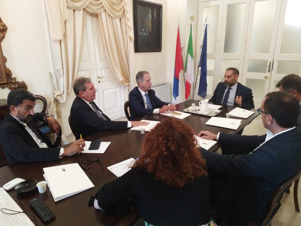 Melucci: "Spegniamo l'area a caldo al 2030: la svolta è impegnativa, ma ancora possibile. Ora Governo e Regione garantiscano la comunità ionica per la fase successiva alla gara per l'assegnazione dei compendi aziendali." melucci,comunita