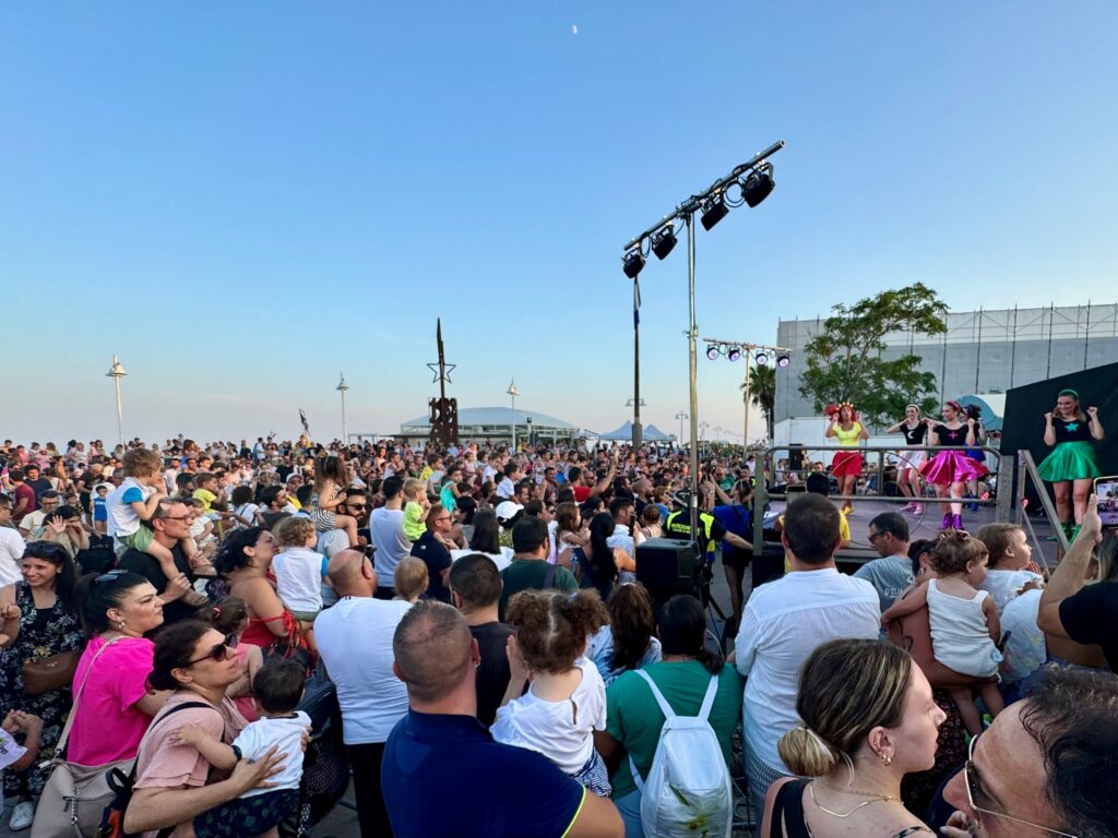 Festa di apertura del lido Il sogno del capitano con la famosa Youtuber Lucilla sogno