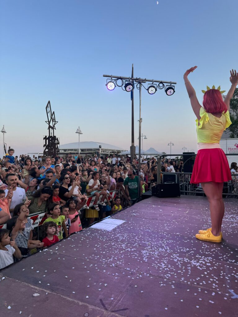 Festa di apertura del lido Il sogno del capitano con la famosa Youtuber Lucilla sogno