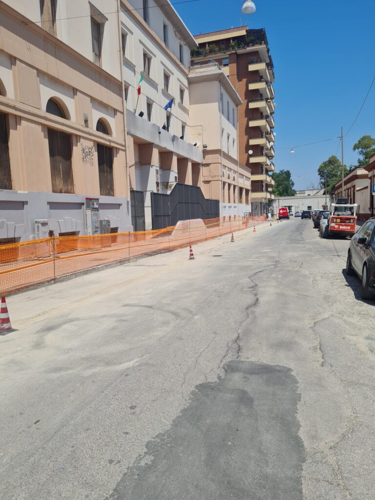 VIA PITAGORA, UNA VOLTA ULTIMATI I LAVORI PER LA RETE ELETTRICA, AL VIA IL RIFACIMENTO DEL MANTO STRADALE lavori