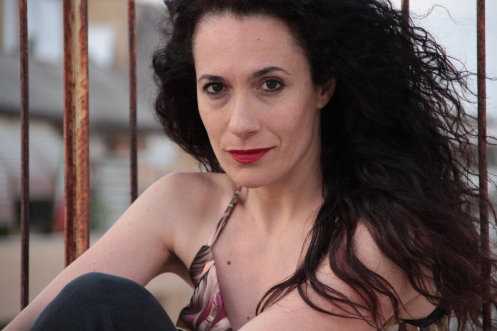 BARI LEGGERA - da domani al 28 luglio nove spettacoli tra teatro e musica, con debutti nazionali e regionali, per la prima edizione della rassegna curata dalla Compagnia Malalingua (per "Le due Bari") bari,teatro