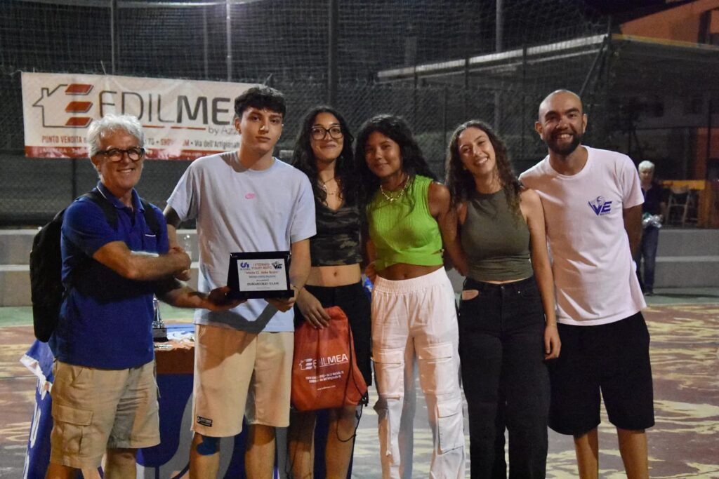 E’ LA SQUADRA DI MARZIO E VOLT TEAM A FESTEGGIARE LA VITTORIA DEL 13° TORNEO “MARIA Ss DELLA BRUNA” DI VOLLEY MISTO DEL CSI torneo