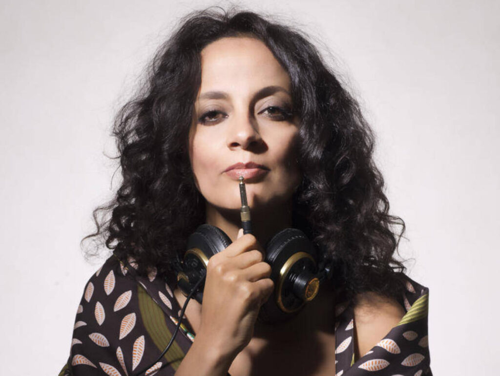 Da sabato 6 a lunedì 8 luglio - la cantante, attrice e scrittrice Saba Anglana a Bari, Lecce e Campi Salentina per presentare il romanzo "La signora Meraviglia" (Sellerio cantante
