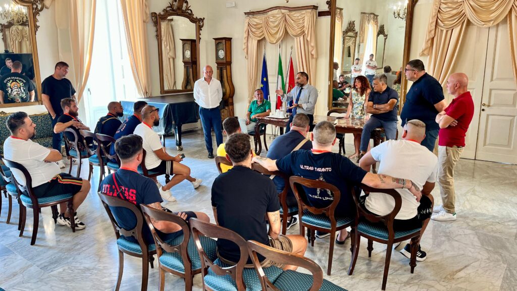 Il sindaco Melucci incontra la tifoseria rossoblù melucci