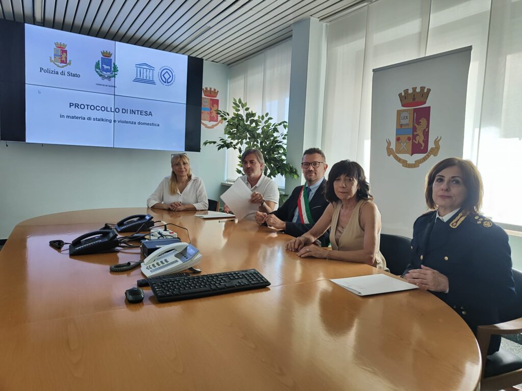 Polizia di Stato e Comune e di Matera insieme per prevenire lo stalking e le violenze. Sindaco e Questore sottoscrivono il PROTOCOLLO ZEUS, un’intesa incentrata sul percorso di recupero degli autori delle condotte violente. polizia