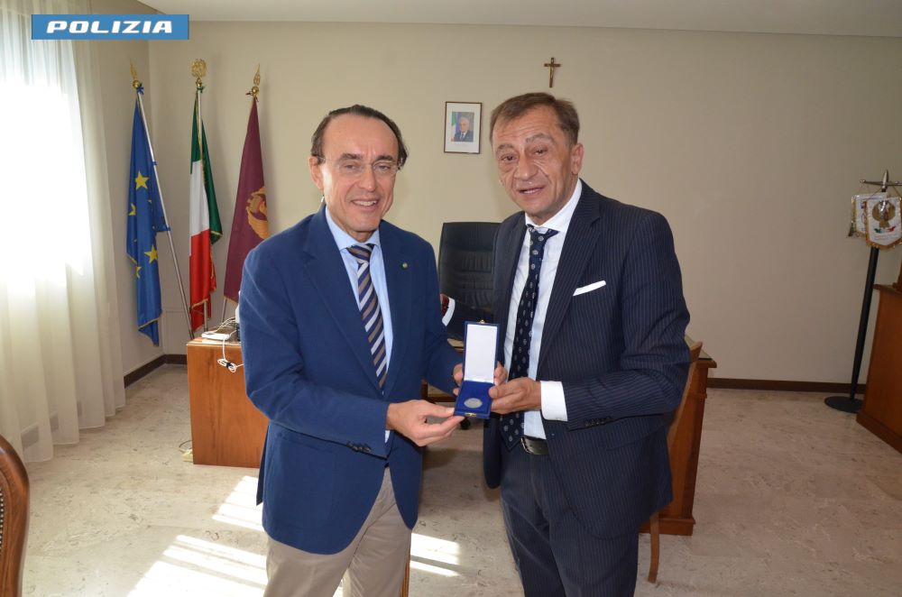 Polizia di Stato. Cerimonia di consegna in Questura delle medaglie di commiato polizia