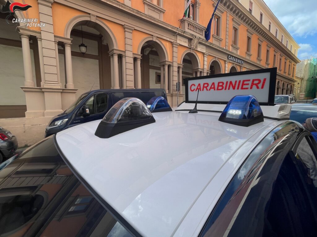 AVIGLIANO (PZ): 29ENNE STRANIERO SORPRESO CON EROINA, HASHISH E COCAINA, TENTA LA FUGA. ARRESTATO DAI CARABINIERI. carabinieri