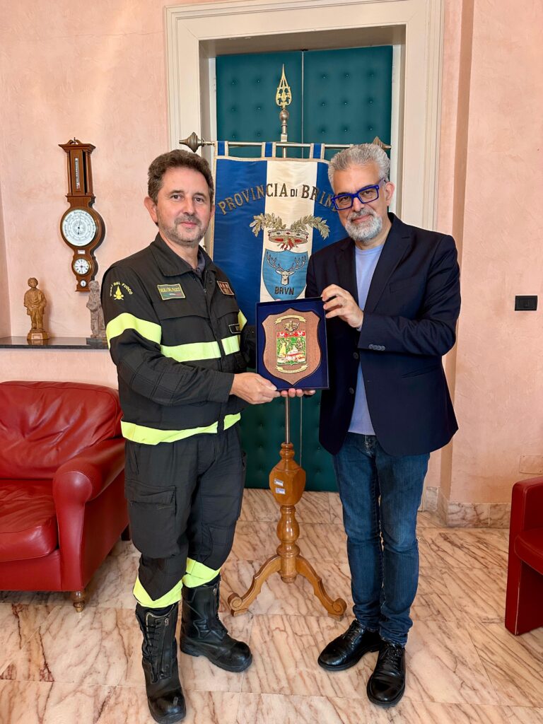 Il Comandante dei VVF Capuano lascia Brindisi, l'incontro- saluto con il Presidente della Provincia Matarrelli
