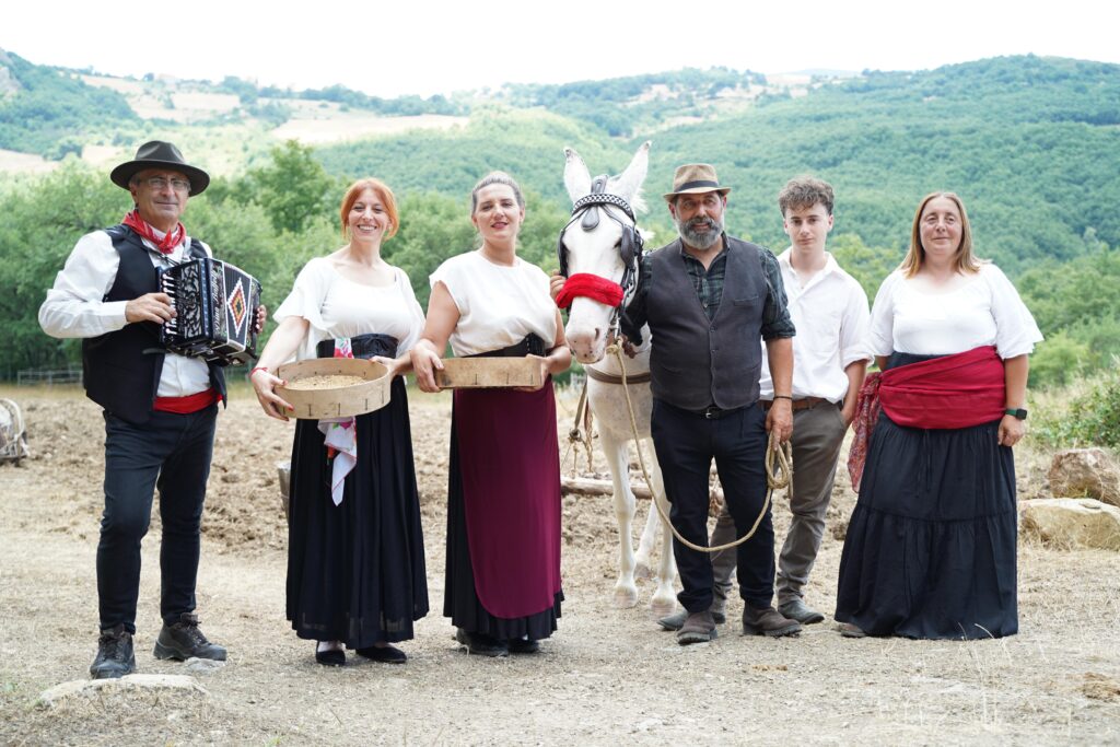 La pigiatura, la semina e la fattoria, alcune delle attività che attendono i visitatori al Parco della Grancia a Brindisi Montagna montagna