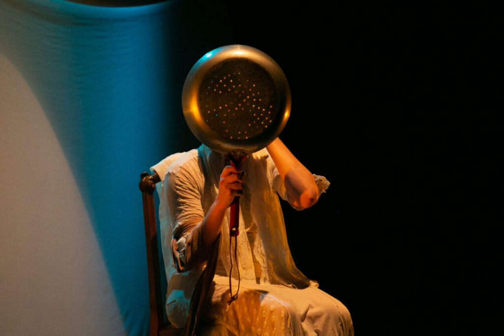 Sabato 2 novembre | NOVOLI - Le Giovanne. Una eresia cosmica al Teatro Comunale per la stagione Per un teatro umano