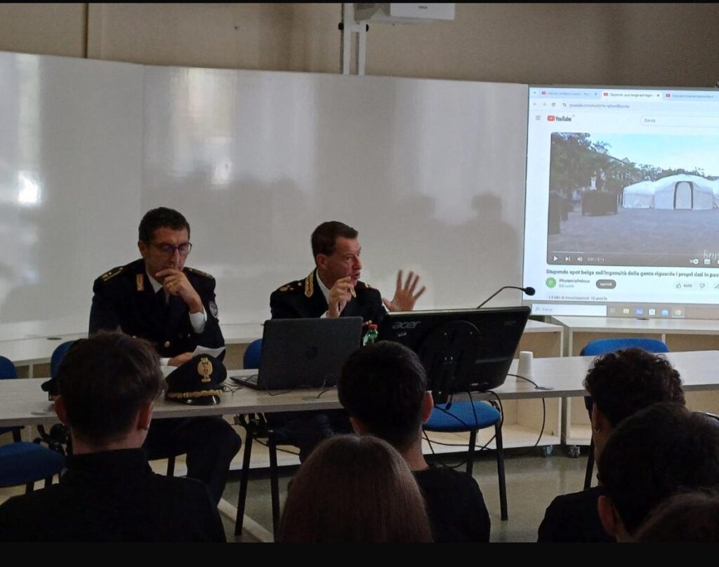 Sicurezza sul web - La Polizia di Stato incontra gli studenti del Liceo Scientifico “G.Galilei” di Potenza