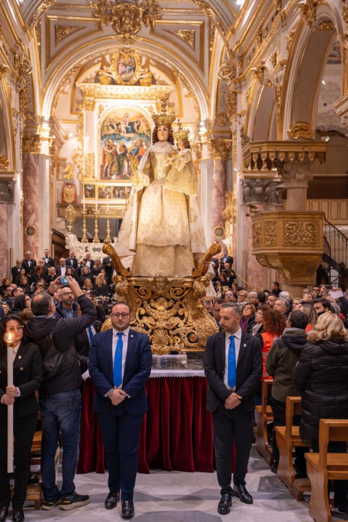 “Vestita di Sole” -