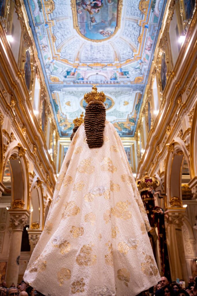 “Vestita di Sole” -