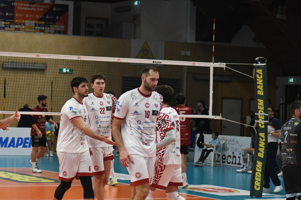 Amara chiusura di 2024 per la Rinascita Lagonegro: vince la Domotek Reggio Calabria (1-3) Lagonegro