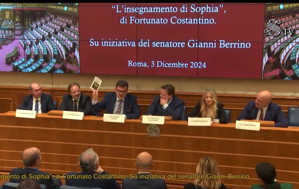 <L’insegnamento di Sophìa><la lezione="" di="" sophia=""> di Fortunato Costantino. Il prof. Cassano (European School of Economics) e l’on. Di Maggio (FDI) alla presentazione di una novella cyborg,</la>