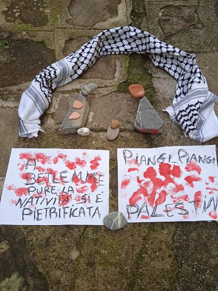 MOLITERNO (POTENZA) – UNA INSTALLAZIONE SUL TEMA DELLA NATIVITA’ E IN SOLIDARIETA’ CON IL POPOLO STRAZIATO DI GAZA