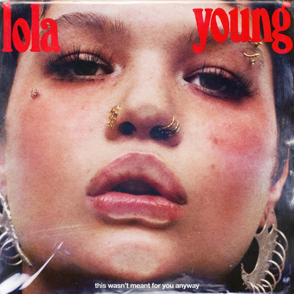 LOLA YOUNG sbarca su RADIO LASER con "MESSY" lola young