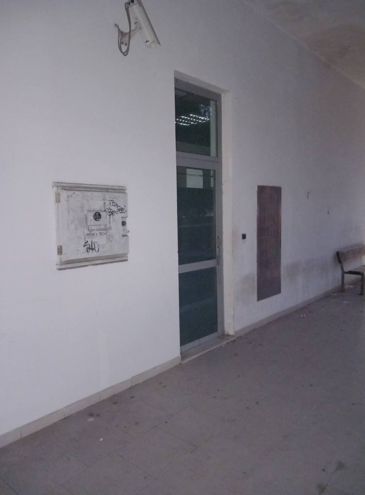 Il termine politica deriva dall’aggettivo politikos, che significa tutto ciò che riguarda la città e il cittadino. politica