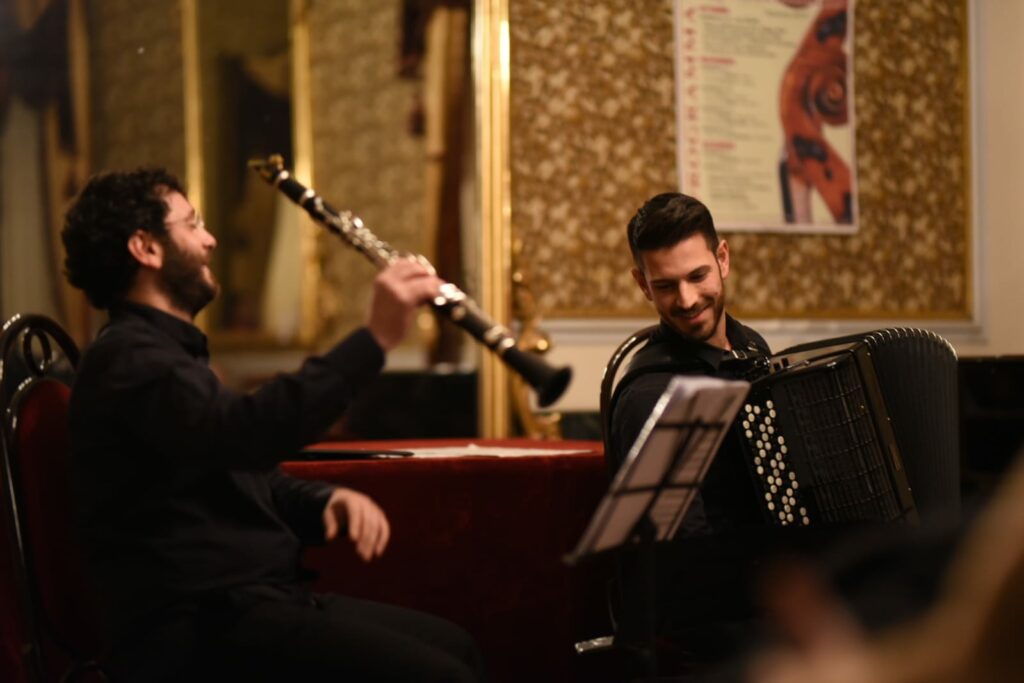 “MELODICA” CELEBRA IL GIORNO DELLA MEMORIA E RICORDA LA SHOAH CON IL CONCERTO DEL DUO ROMANCE.